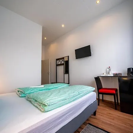 Loewen Langenhagen Hostel *